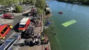Ônibus cai no rio Sena em Juvisy, França; motorista era aprendiz