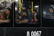 Novo golpe do vômito em ônibus de SP: criminosos simulam sujeira para furtar celulares