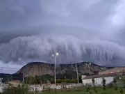 Nuvem rolo impressiona moradores na Serra do Lima em Patu, RN