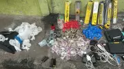 Operação da PM no Morro Azul, Flamengo, encontra corpo carbonizado e prende suspeitos