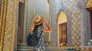 Os 5 países mais seguros para mulheres viajarem sozinhas em 2026 incluem destinos latinos