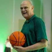 Oscar Schmidt, maior ídolo do basquete brasileiro, morre em SP aos 68 anos