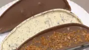 Ovo de Páscoa em fatias se torna febre no Rio e impulsiona ateliês de chocolate