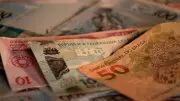 Pagamento de dívidas consome 29% da renda das famílias brasileiras