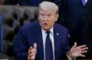 Passaporte dos EUA terá rosto de Donald Trump em edição limitada
