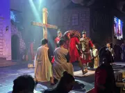 Pastor enfrenta 2 horas de maquiagem para viver Jesus em Auto de Páscoa em Araçatuba