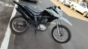 Polícia prende dois homens por comercializar moto roubada entre SP e MG