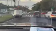 Policiais salvam bebê engasgada ao abrir caminho no trânsito para hospital no PR