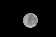 Por que as fotos da Lua e Terra da Artemis II não mostram estrelas? Astrofísico explica