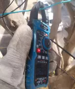 Prédio inteiro flagrado com 'gato' de energia em Campos: duas pessoas presas