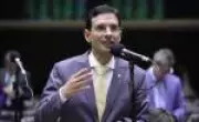 Relator define calendário para aprovar PEC do fim da escala 6×1 na comissão