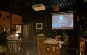 Restaurante em Sorocaba une cinema e gastronomia com sessões temáticas imersivas