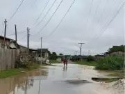 Rio Juruá atinge 13,96 metros e desabriga 15 famílias em Cruzeiro do Sul, no Acre