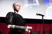 Robô humanoide Sophia canta em concerto de música clássica em Hong Kong