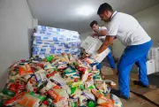 Show do Guns N' Roses arrecada mais de 2 toneladas de alimentos para vítimas de alagamentos em Belém