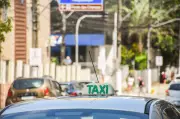 São Vicente libera pontos de táxi para uso livre e amplia disponibilidade do serviço