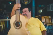 Songbook 'A Cor do Teu Olhar' celebra obra do violonista Tarcísio Sardinha