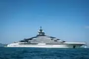 Superiate de oligarca russo cruza Estreito de Ormuz em meio a bloqueio