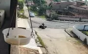Suspeito de tráfico perde controle da moto e é arremessado durante fuga policial em Saquarema