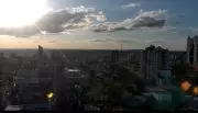 Tempo firme no Paraná após chuvas intensas; feriado terá sol