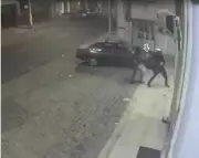 Tentativa de furto frustrada: vidro blindado impede assaltantes em Campos dos Goytacazes