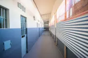 Tiroteio em presídio de Vespasiano: homem tenta arremessar materiais ilícitos e foge
