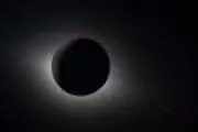 Tripulação da Artemis II testemunha impactos de meteoritos na Lua durante sobrevoo histórico