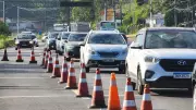 Trânsito intenso na Mogi-Bertioga marca retorno do feriado prolongado de Páscoa