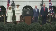 Trump brinca sobre casamento com Melania durante visita do rei Charles III