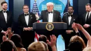 Trump diz que não estava preocupado após atirador tentar invadir jantar em Washington