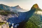 Turismo com drones em favelas do Rio atrai milhares e impulsiona economia local