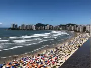 Turista de 22 anos morre afogado na Praia de Pitangueiras, em Guarujá