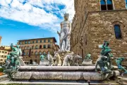 Turista é multada em R$ 29,6 mil por danificar Fonte de Netuno em Florença