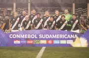Vasco domina Olimpia em São Januário e assume liderança do Grupo G