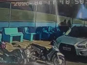 Vídeo flagra agressão doméstica com empurrões e puxões de cabelo em Serra Negra