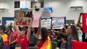 Vereador se exalta durante protesto sobre banheiros trans na Câmara de Campo Grande