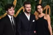 Victoria Beckham rompe silêncio sobre crise familiar exposta pelo filho Brooklyn