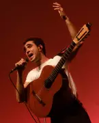 Zeca Veloso estreia show 'Boas Novas' com sucesso no Queremos! Festival no Rio