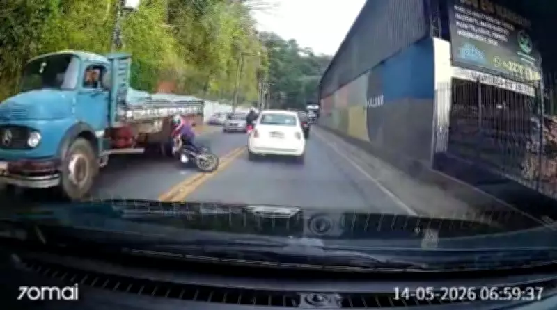 Motociclista morre após trafegar pelo corredor em acidente com caminhão em Petrópolis