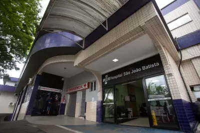 Acidente entre carro e moto deixa homem ferido em Volta Redonda