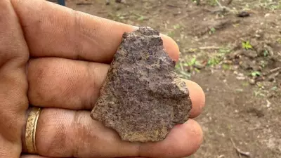 Artefatos de pedra lascada são descobertos em escavação no sul do Amapá