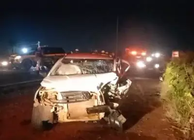Batida frontal deixa três feridos na MGC-452 em Uberlândia