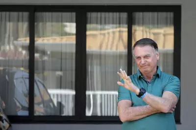Bolsonaro internado para cirurgia no ombro após autorização de Moraes