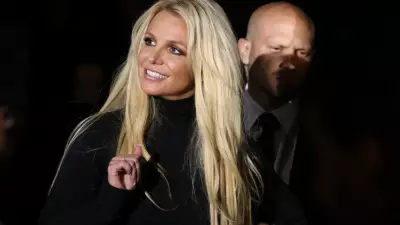 Britney Spears ofereceu lasanha e piscina a policiais antes de ser presa