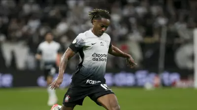 Carrillo ganha espaço e supera concorrência no Corinthians