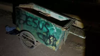 Carrinho de reciclagem usado em emboscada a ciclista na BR-452 em Uberlândia