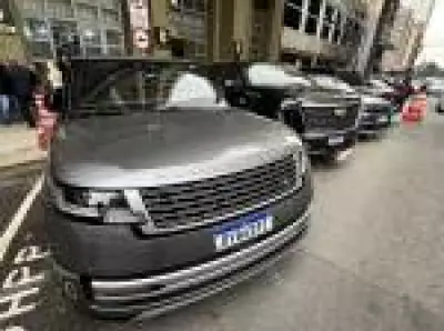 Carros de luxo de Deolane Bezerra são apreendidos pela Polícia Civil de SP