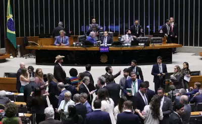 Câmara aprova minirreforma que blinda fundos partidários e permite disparo em massa