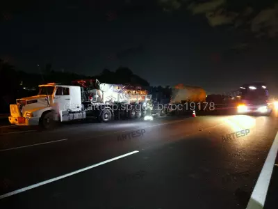 Colisão entre caminhões derrama enxofre na Rodovia Ayrton Senna