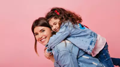Cuidados com o cabelo: o que aprendemos com nossas mães e o que mudou